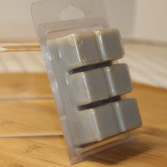 HG Global Eucalyptus Mint Fragranced Wax Melts 4 - 2.5 Oz Cubes - Picture 4 of 4